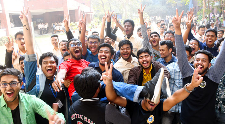 নটরডেমে ঈর্ষণীয় ফলাফল, পাসের হার ৯৯.৬০ শতাংশ